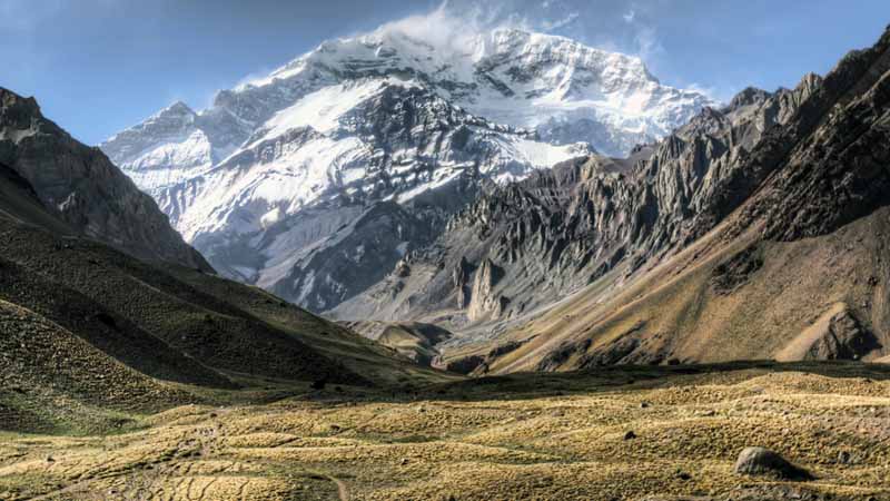 Vista del grandioso Cerro Aconcagua - Mendoza