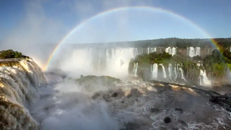 Cataratas Brasileiras e reservatório de Itaipu 