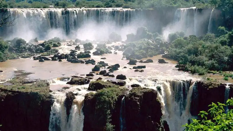 Cataratas Brasileiras e reservatório de Itaipu 