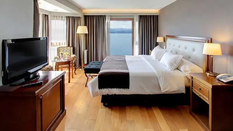 4* | Cacique Inacayal 