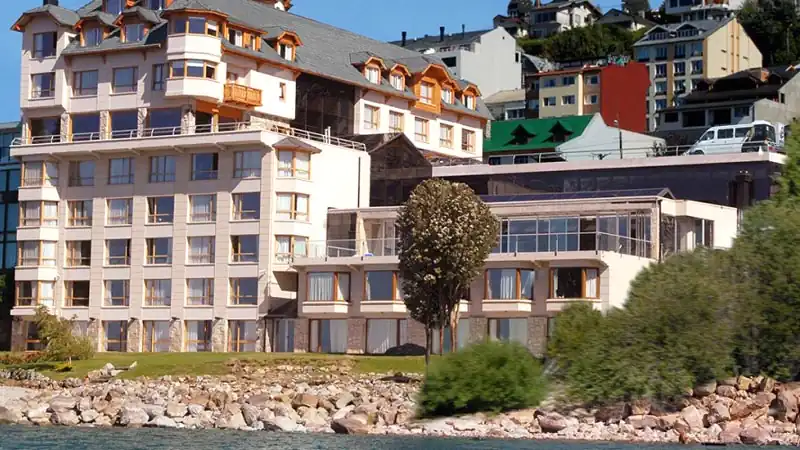 4* | Cacique Inacayal 