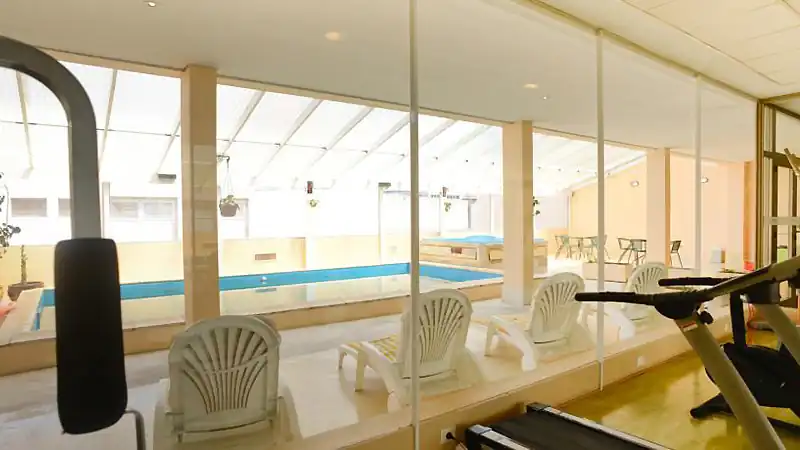 4* | Australis Yene Hue 